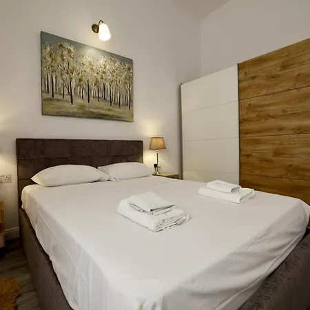 Charming 1br Maisonette In The Heart Of