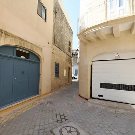 Charming 1br Maisonette In The Heart Of Апартаменты *