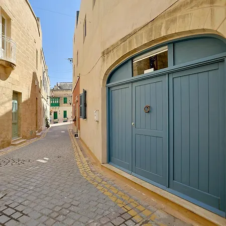 Lägenhet Charming 1br Maisonette In The Heart Of *