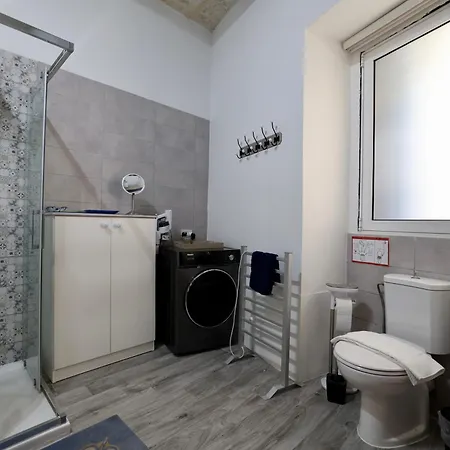 Charming 1br Maisonette In The Heart Of Lägenhet
