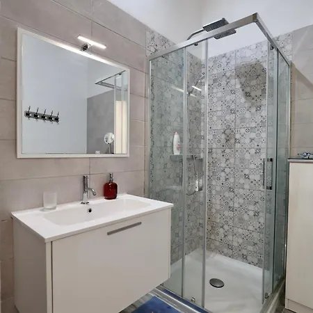 Lägenhet Charming 1br Maisonette In The Heart Of *